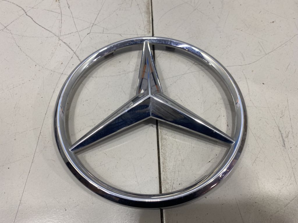 Эмблема Mercedes