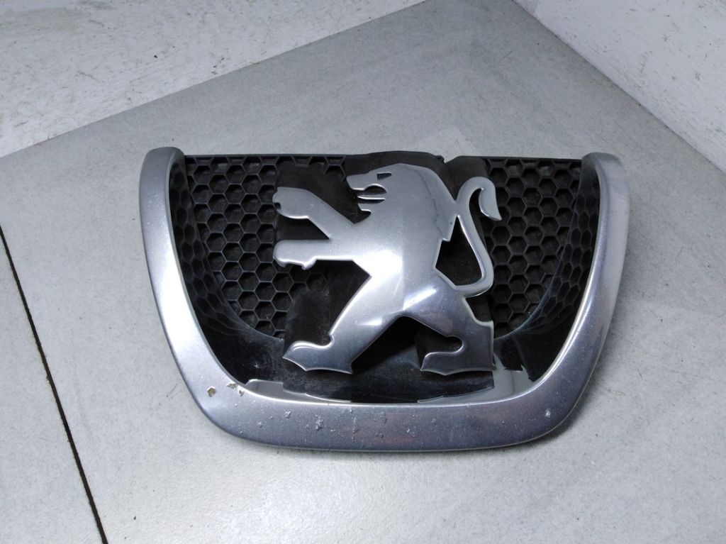 Эмблема Peugeot