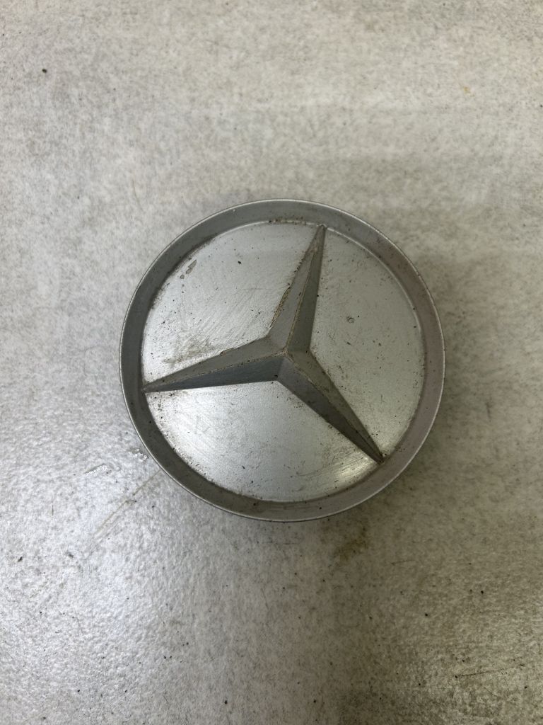 Колпачок литого диска Mercedes