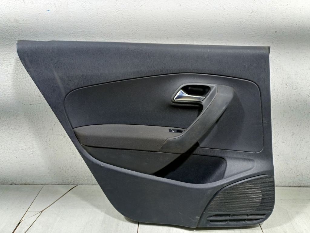 Дверь задняя левая поло седан. Обшивка двери Фольксваген поло седан 2012. Карта двери Volkswagen Polo. Задняя дверь Volkswagen Polo 6. Обшивка двери Polo sedan.